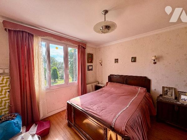 PAVILLON 5 PIECES AVEC DOUBLE GARAGE ET BEAU JARDIN