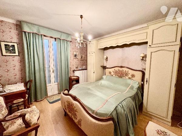 PAVILLON 5 PIECES AVEC DOUBLE GARAGE ET BEAU JARDIN