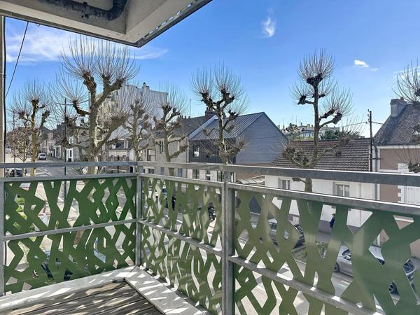 T2 lumineux avec balcon et stationnement