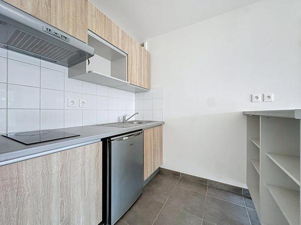 T2 lumineux avec balcon et stationnement