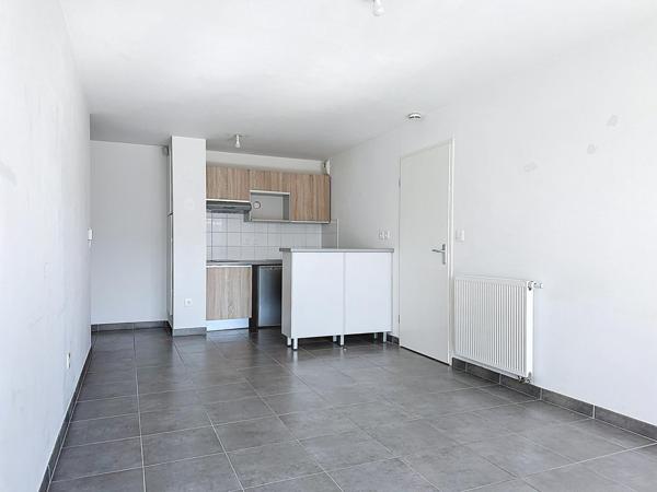 T2 lumineux avec balcon et stationnement