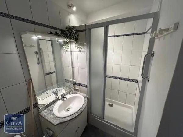 Appartement à louer 1 pièce 19.16m² Sanary-sur-Mer (83110)