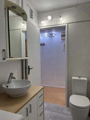 Appartement 2 pièces avec balcon 965€ CC- VIEUX SAINT MAUR DES FOSSES