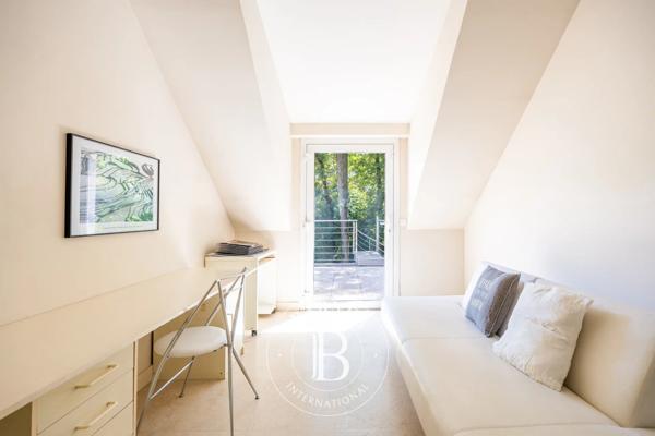 Vaucresson, Maison 4 Chambres -  221 m² à vendre