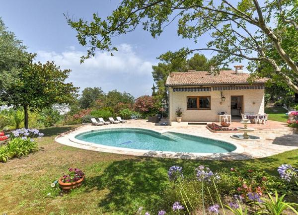 Maison à vendre    7 pièces • 245 m2 Vallauris