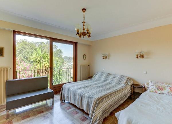 Maison à vendre    7 pièces • 245 m2 Vallauris