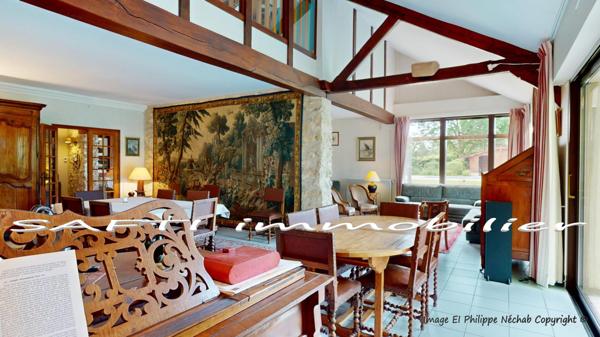 Propriété d’exception à 1 heure de PARIS : 335m2 habitables, 6/7 chambres, piscine, dépendances, parc de 7600m2 + projet d’aménagement sur encore 300m2.