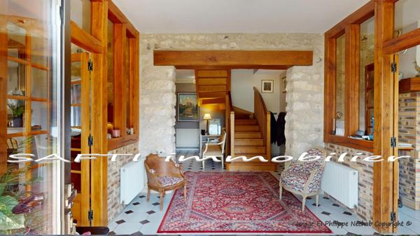 Propriété d’exception à 1 heure de PARIS : 335m2 habitables, 6/7 chambres, piscine, dépendances, parc de 7600m2 + projet d’aménagement sur encore 300m2.