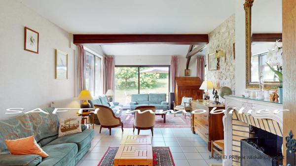 Propriété d’exception à 1 heure de PARIS : 335m2 habitables, 6/7 chambres, piscine, dépendances, parc de 7600m2 + projet d’aménagement sur encore 300m2.