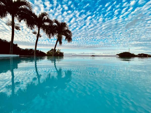 Superbe villa de standing VUE MER + T3 piscine à débordement sur 1000 m² à BAIE MAHAULT (971)