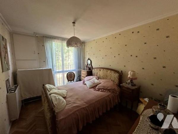 "INVESTISSEMENT" Appartement "loué", de type 3 pièces avec un box et un parking privatif 