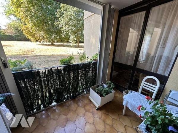 "INVESTISSEMENT" Appartement "loué", de type 3 pièces avec un box et un parking privatif 