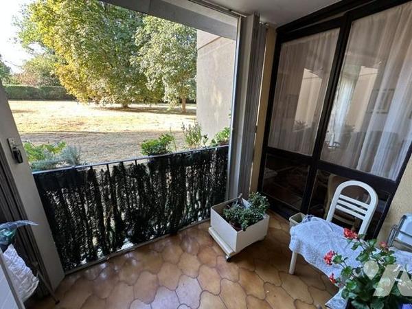 "INVESTISSEMENT" Appartement "loué", de type 3 pièces avec un box et un parking privatif 