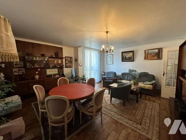 "INVESTISSEMENT" Appartement "loué", de type 3 pièces avec un box et un parking privatif 