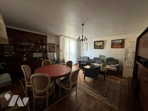 "INVESTISSEMENT" Appartement "loué", de type 3 pièces avec un box et un parking privatif 
