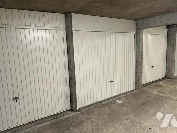 "INVESTISSEMENT" Appartement "loué", de type 3 pièces avec un box et un parking privatif 