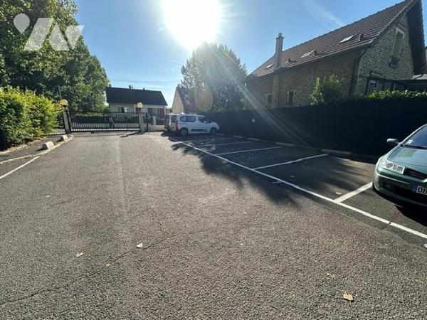 "INVESTISSEMENT" Appartement "loué", de type 3 pièces avec un box et un parking privatif 