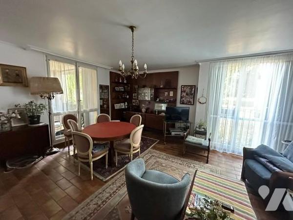 "INVESTISSEMENT" Appartement "loué", de type 3 pièces avec un box et un parking privatif 