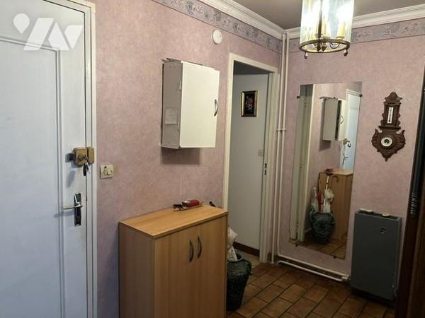 "INVESTISSEMENT" Appartement "loué", de type 3 pièces avec un box et un parking privatif 