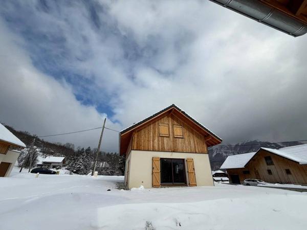 Maison individuelle – Construction 2024 – 3 chambres – Terrain 450 m²