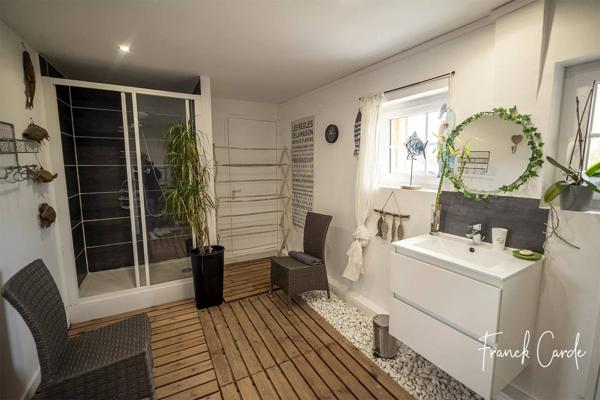 Maison de caractère sur près de 2000 m² de terrain, avec vue dégagée sur la campagne