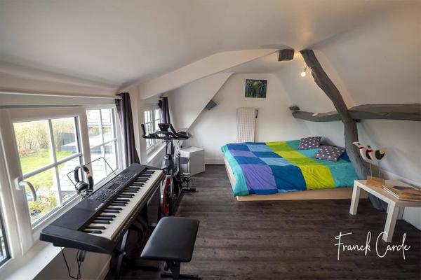 Maison de caractère sur près de 2000 m² de terrain, avec vue dégagée sur la campagne