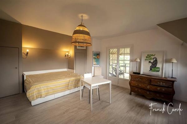 Maison de caractère sur près de 2000 m² de terrain, avec vue dégagée sur la campagne