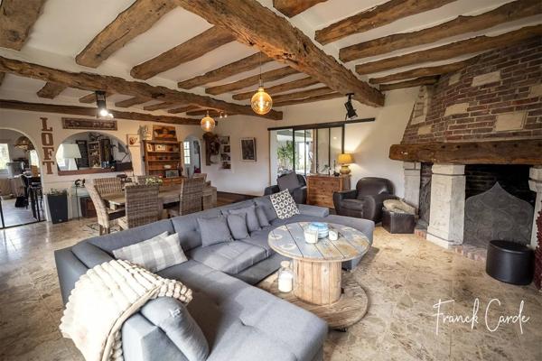 Maison de caractère sur près de 2000 m² de terrain, avec vue dégagée sur la campagne