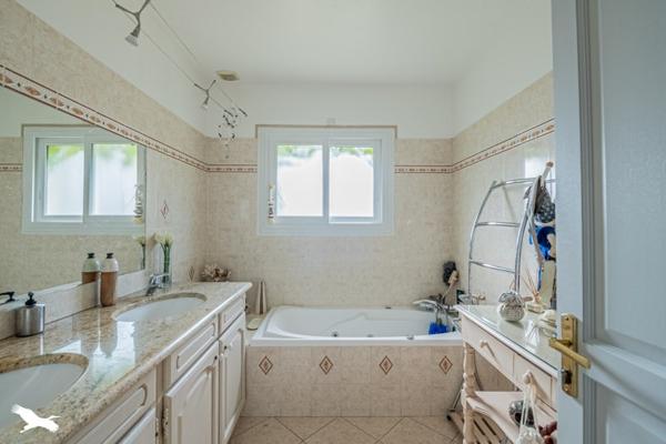 Maison à vendre |  Saint-Loubès |  6 pièces | 163 m²