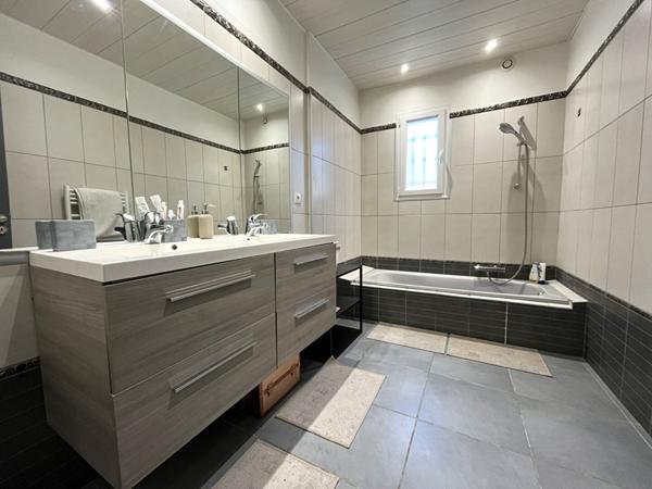 Villa La Gaude 6 pièces 240 m2 avec Piscine et jardin