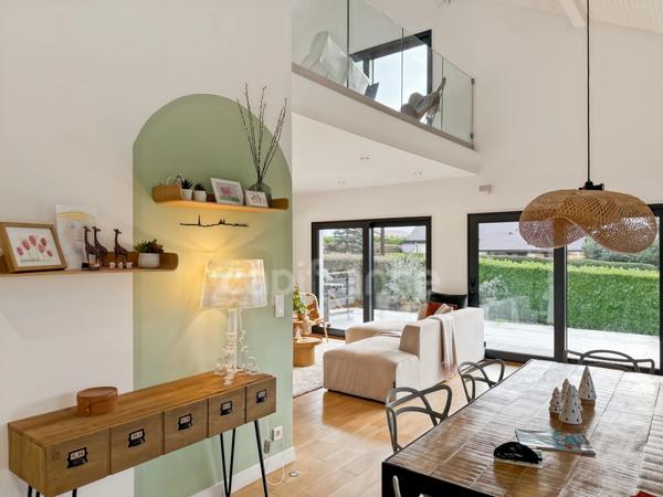 Maison à vendre 6 pièces PREVESSIN MOENS (01)