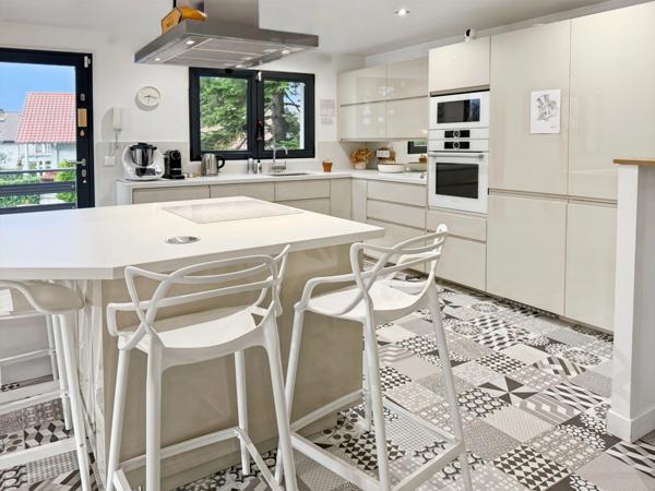 Maison à vendre 6 pièces PREVESSIN MOENS (01)