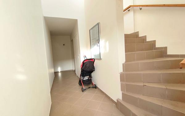 Appartement à vendre    2 pièces • 43 m2 Mézières-sur-Seine