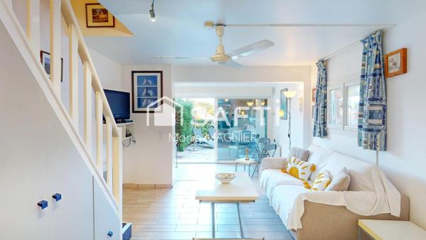 PRAMOUSQUIER - Rare sur le secteur, plage à pied pour ce beau Mazet T3 de 51 m2 avec vaste terrasse parking privatif situé dans un domaine  sécurisé, avec piscine, commune du LAVANDOU.