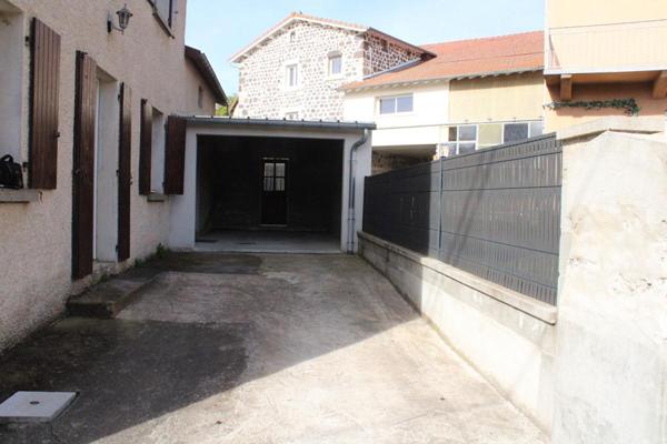 Maison Landos 6 pièce(s) 103 m2 garage, cour et atelier