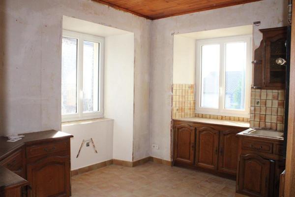 Maison Landos 6 pièce(s) 103 m2 garage, cour et atelier