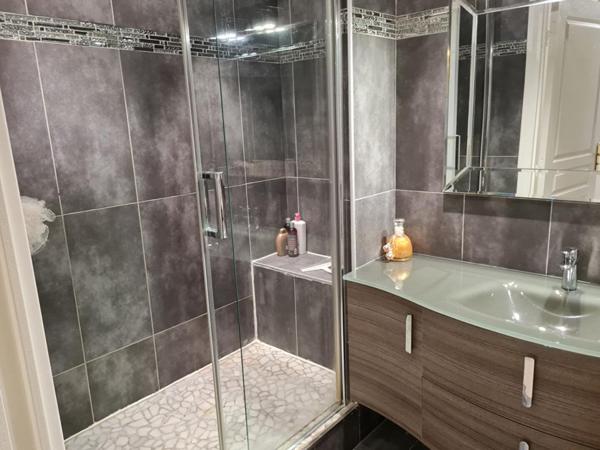 Villeurbanne Gratte-ciel - 122m² - T4Bis - Balcon 12m² - Suite Parentale - Cli:matisation - Garage