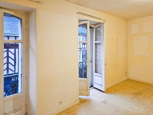 3 pièces à rénover, immeuble de caractère au coeur de Vannes