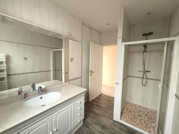 Pavillon contemporain de plain pied (2009) – 117 m² – Calme, lumière et sans vis-à-vis