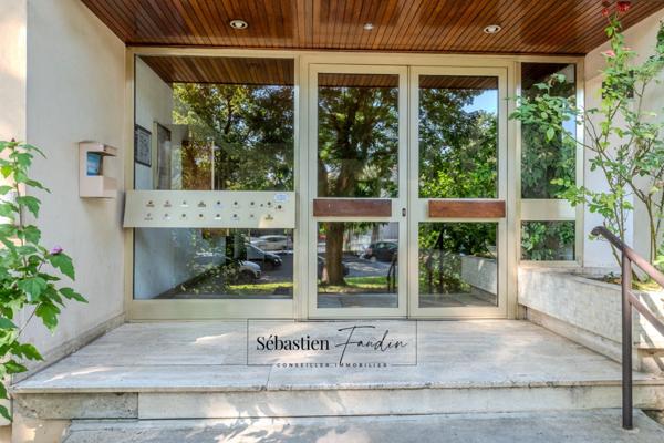 Appartement à vendre 4 pièces MARSEILLE 11EME ARRONDISSEMENT (13) - Loggias - Stationnement privatif - Cave - Ascenseur