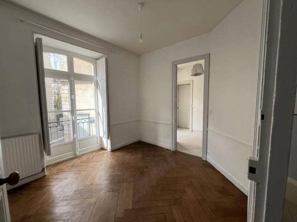 Appartement 3 pièces                                        - 44000 Nantes - DOBREE Réf : 10468