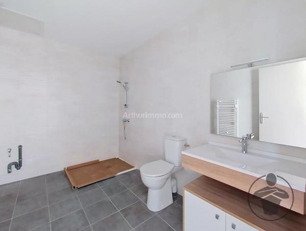 Location                                                      Appartement
                        
                     2 pièces                      51 m2                     à Coutras