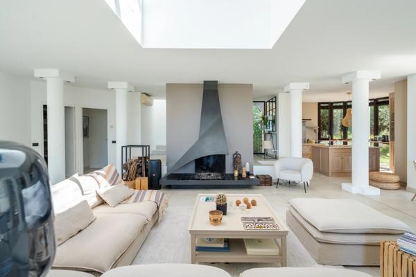 Éguilles – Propriété contemporaine d’exception avec vue panoramique, piscine à débordement et terrain paysager de 2 700 m²