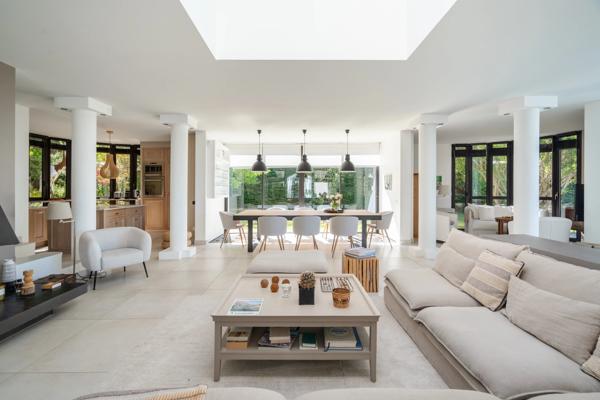 Éguilles – Propriété contemporaine d’exception avec vue panoramique, piscine à débordement et terrain paysager de 2 700 m²