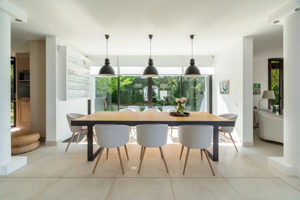Éguilles – Propriété contemporaine d’exception avec vue panoramique, piscine à débordement et terrain paysager de 2 700 m²