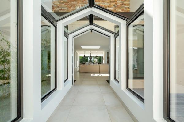 Éguilles – Propriété contemporaine d’exception avec vue panoramique, piscine à débordement et terrain paysager de 2 700 m²