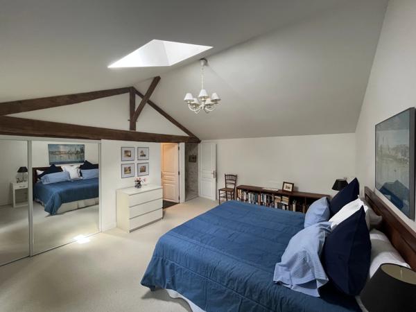 Superbe logement de 2 chambres avec une grande grange et un gîte indépendant à rénover