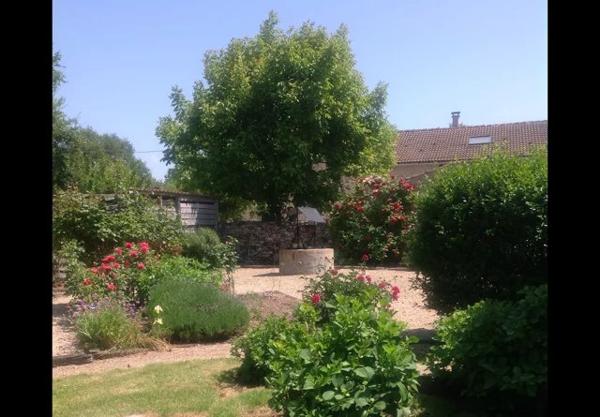 Superbe logement de 2 chambres avec une grande grange et un gîte indépendant à rénover