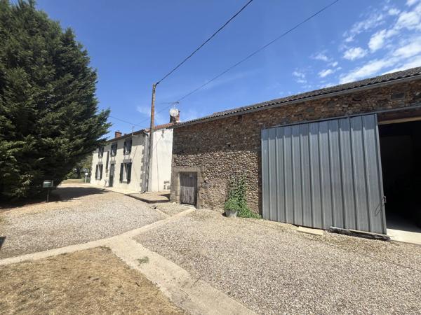 Superbe logement de 2 chambres avec une grande grange et un gîte indépendant à rénover