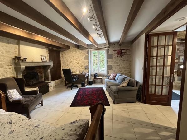 Superbe logement de 2 chambres avec une grande grange et un gîte indépendant à rénover